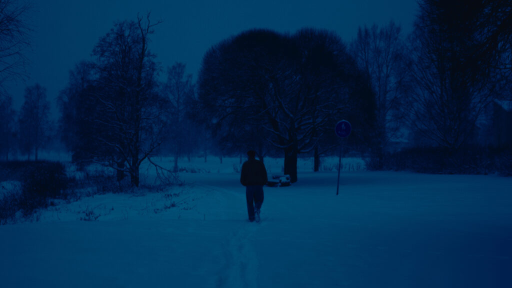 I den kalla snön